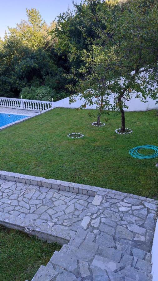 Mountain Bay Views Apartments Njivice Exterior photo