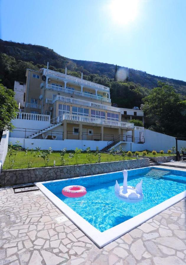 Mountain Bay Views Apartments Njivice Exterior photo