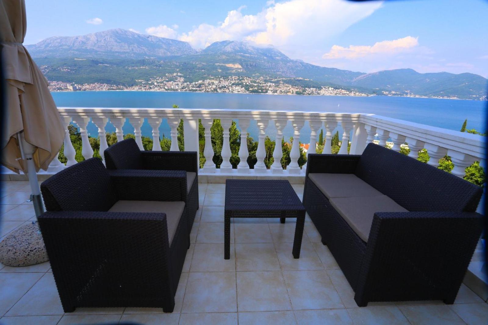 Mountain Bay Views Apartments Njivice Exterior photo