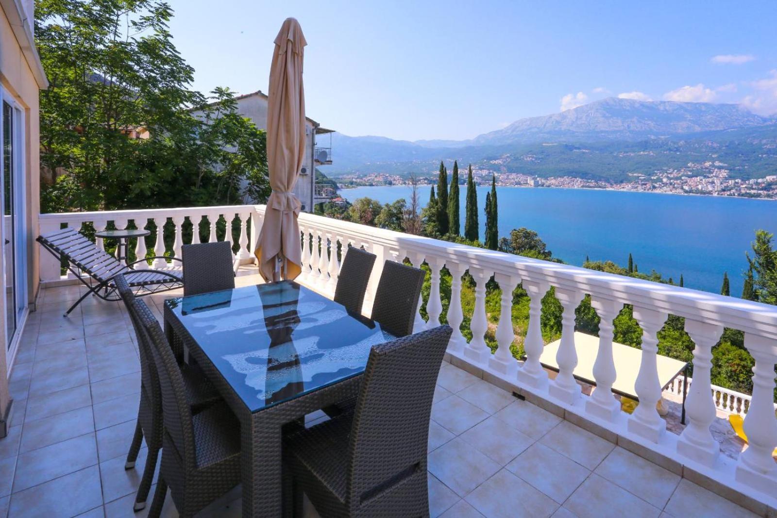 Mountain Bay Views Apartments Njivice Exterior photo