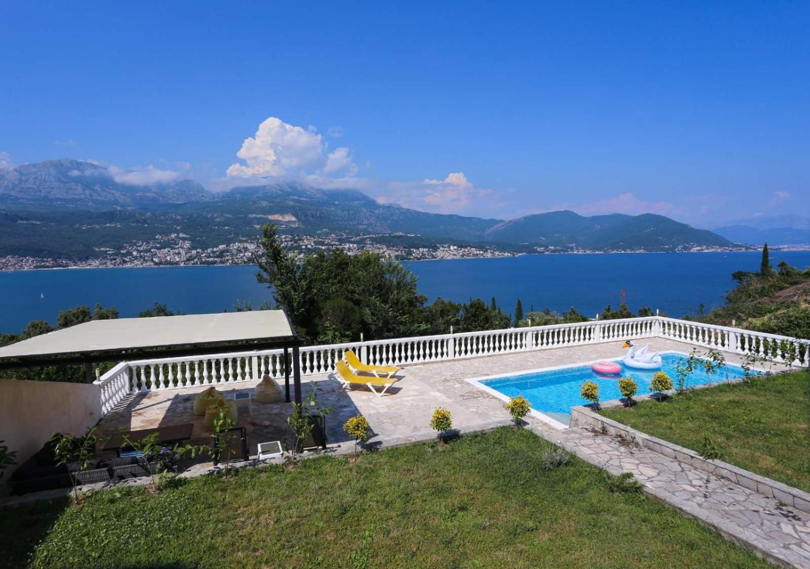 Mountain Bay Views Apartments Njivice Exterior photo